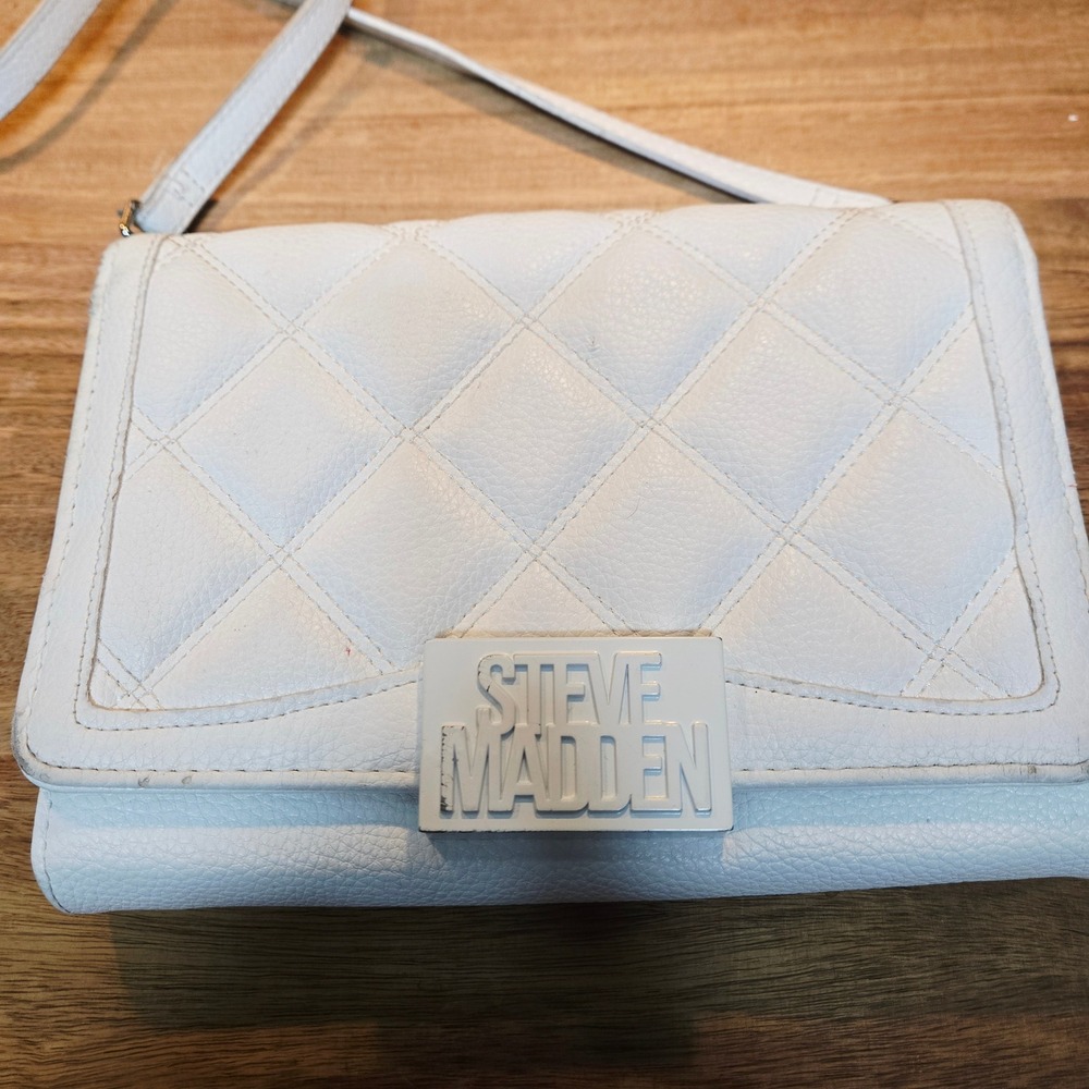 Steve Madden White Quilted Crossbody Wallet Bag Pebbled Faux Leather Clutch